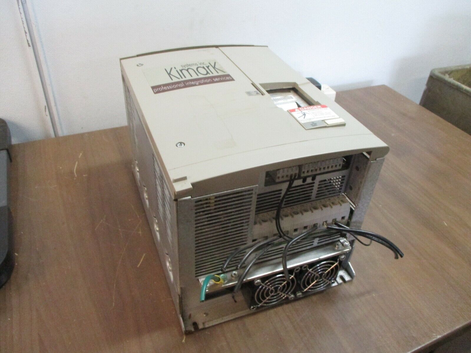 Square D Altivar 58 AC Drive ATV58HD16N4ZU 15HP *No Keypad* Used