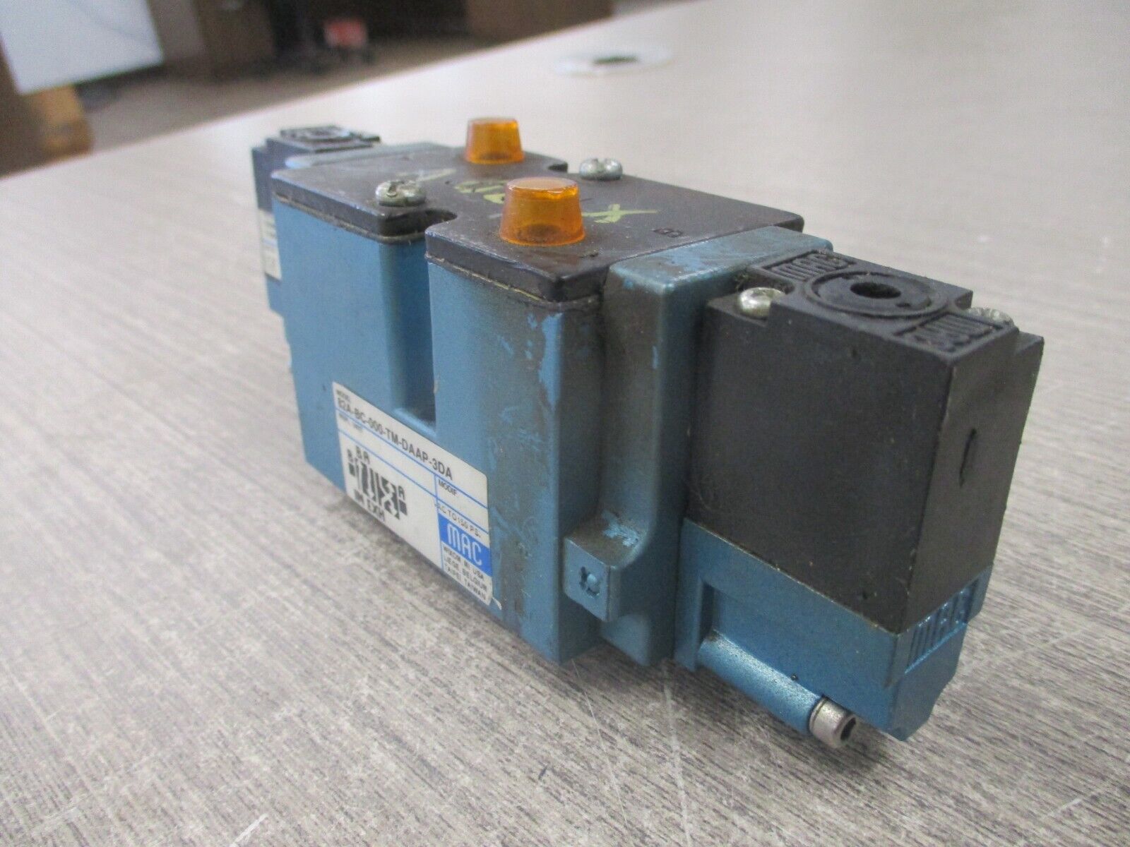 MAC Solenoid Valve 82A-BC-000-TM-DAAE-3DA Used