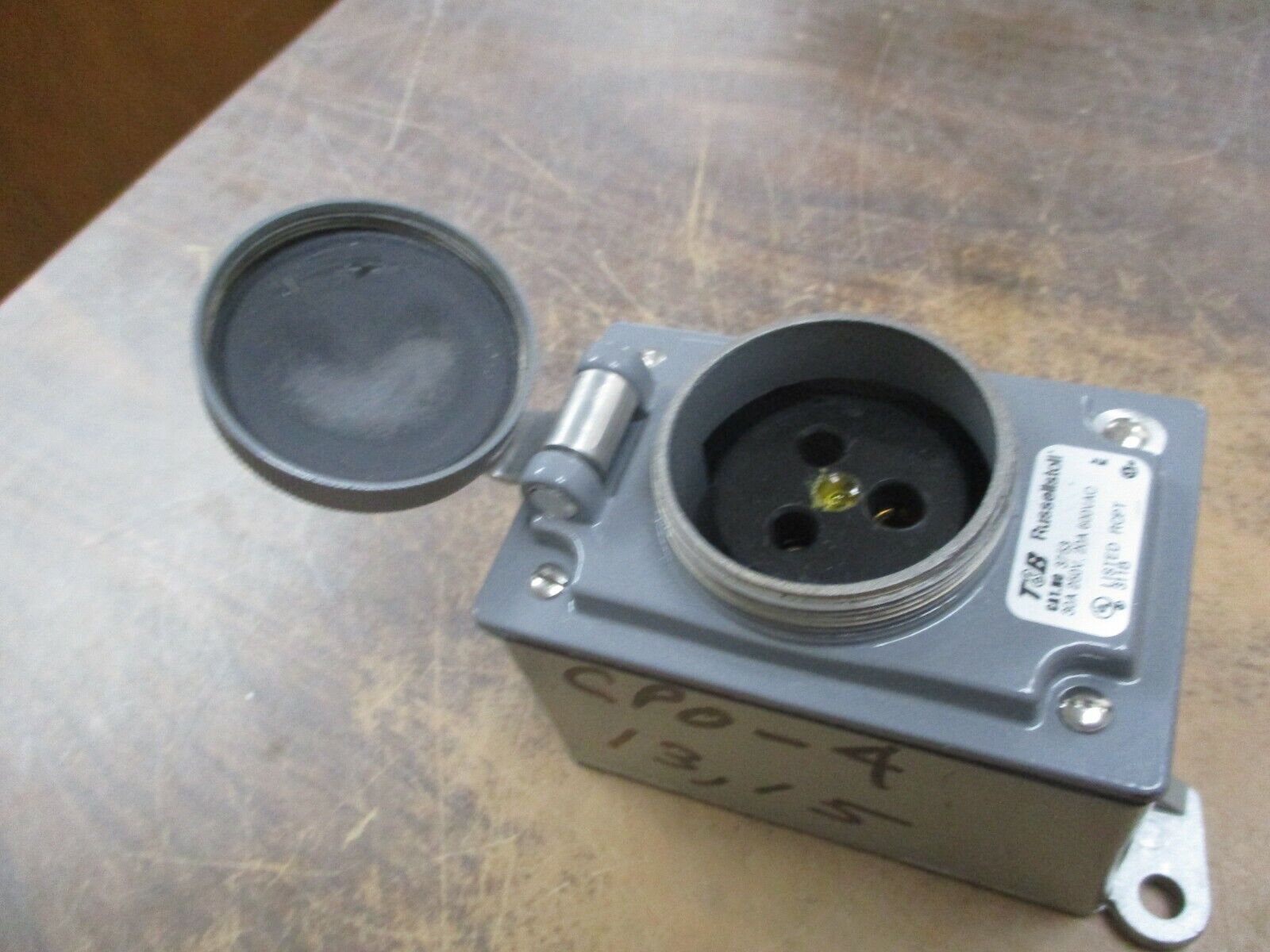 Russellstoll Receptacle 3753 30A/20A 250V/600V Used