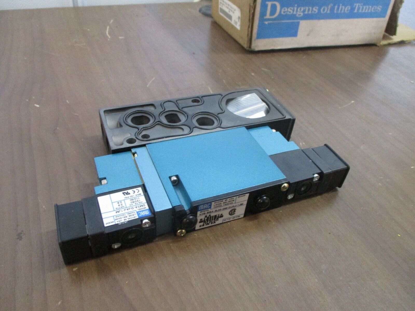 MAC Solenoid Valve 92B-BBA-BJG-DM-DJAJ-1JM New Surplus