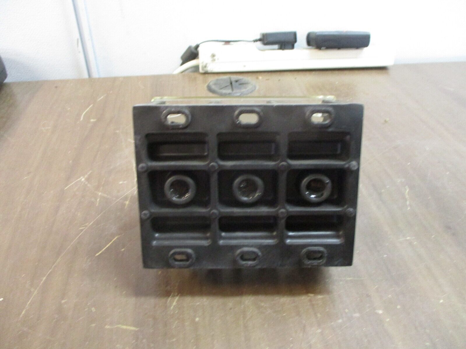 Bussmann Power Distribution Block PDB321-3 175A 600V 3P Line(1): 2/0-8 Used