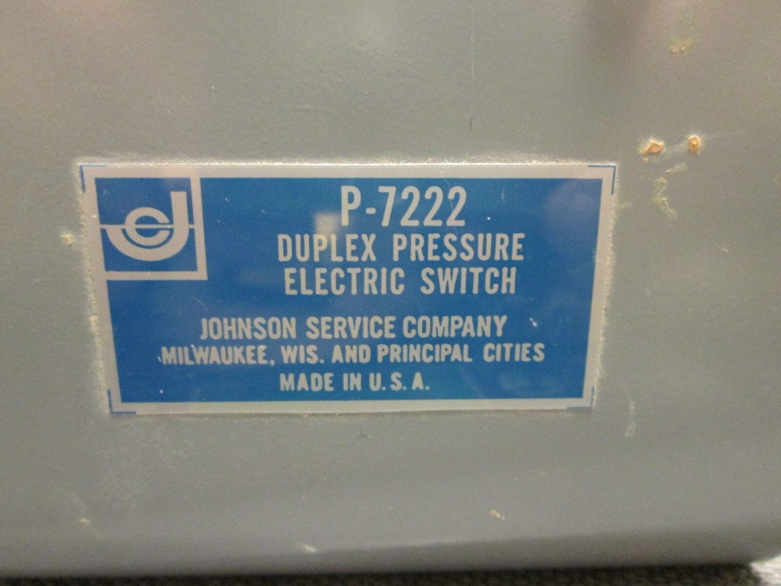 Johnson Service Co.  Duplex Pressure Electric Switch  P-7222