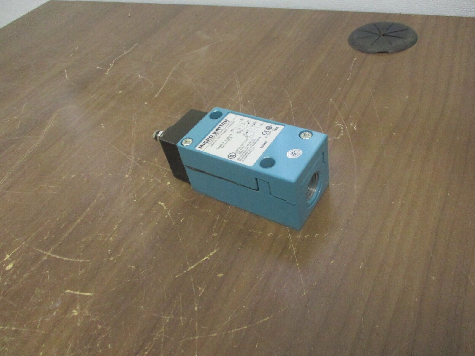 Micro Switch Limit Switch LSV6B 10A 600V Used