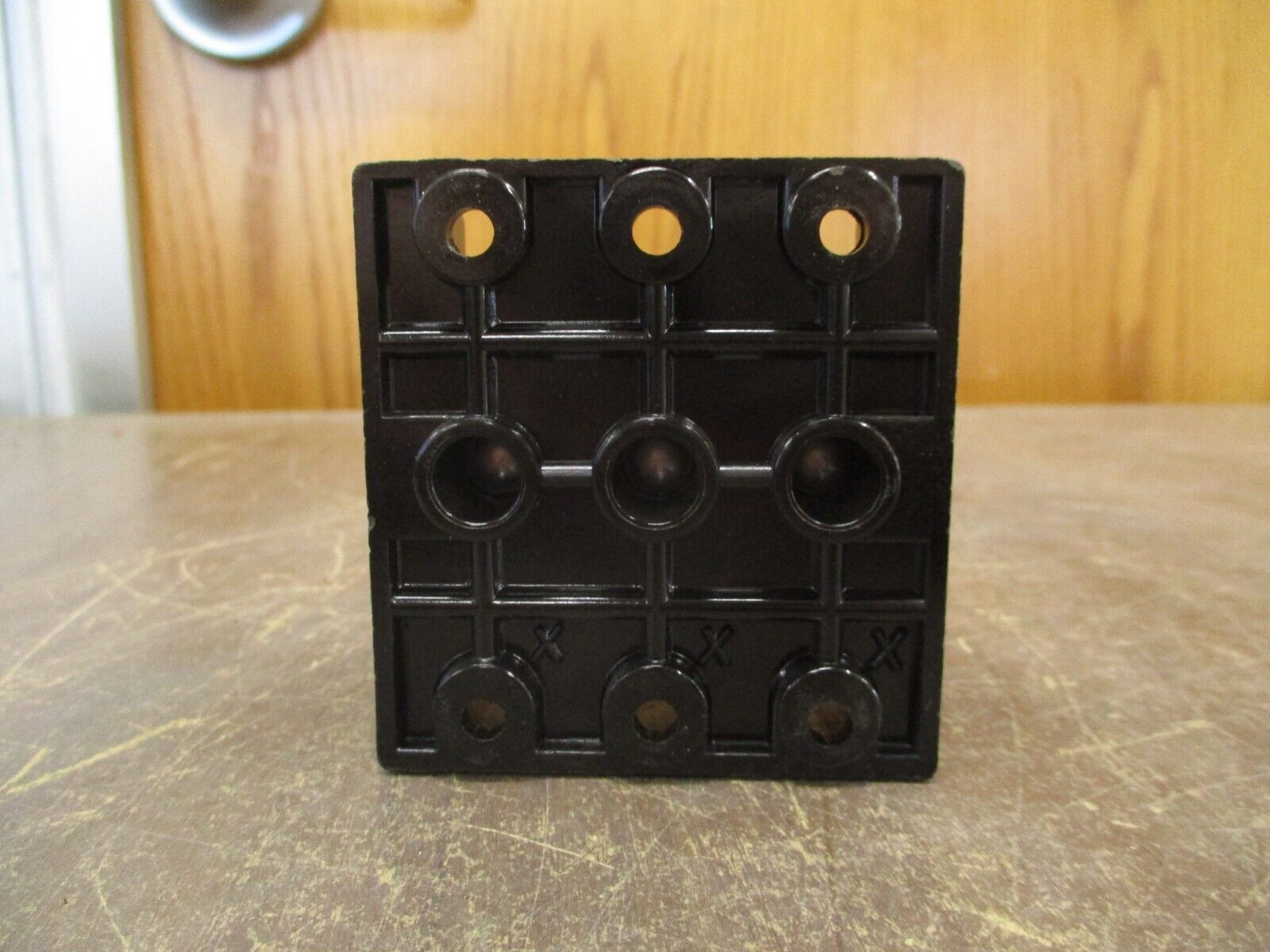 Buss Power Distribution Block 16204-3 175A 600V 3P Line (1): 2/0-8, 10-14 Used