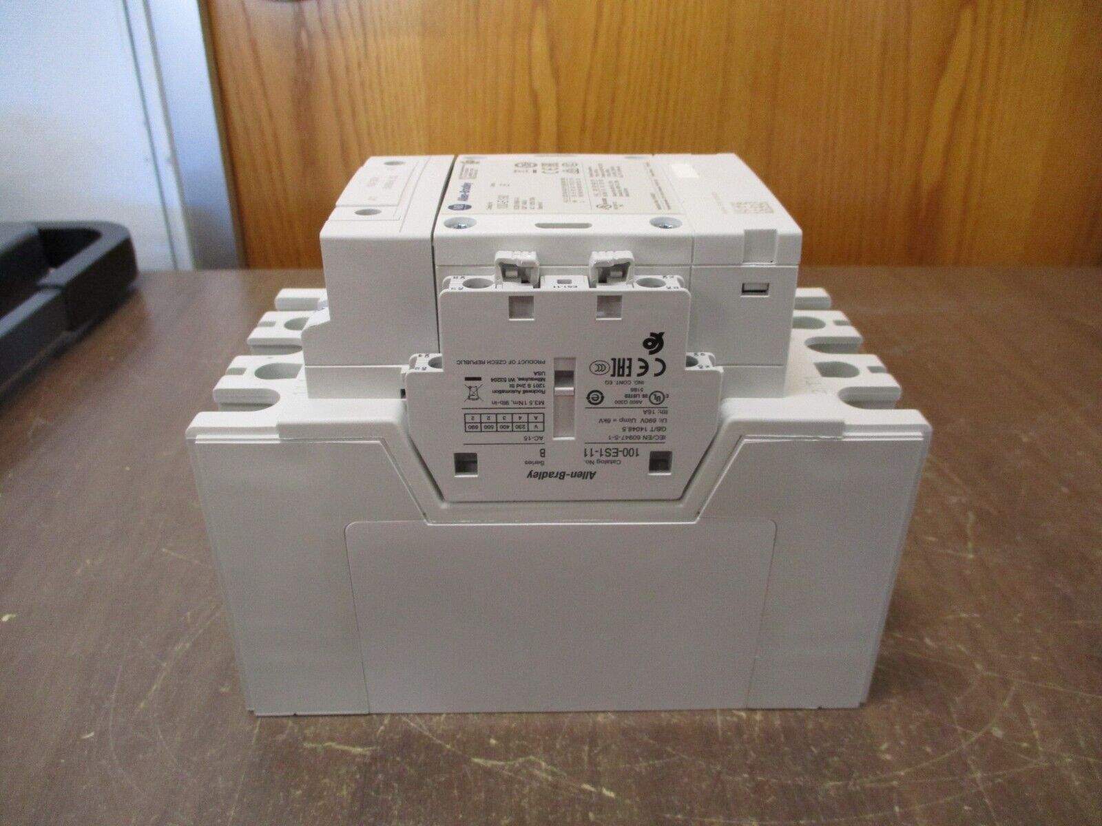 Allen-Bradley Contactor 100-E190KD11 Ser. B 100-250V AC/DC Coil New Surplus
