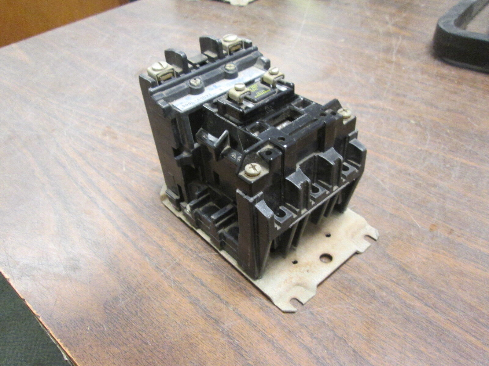 Allen-Bradley Contactor 500L-A0D92 15/20A 460-480V Coil Used
