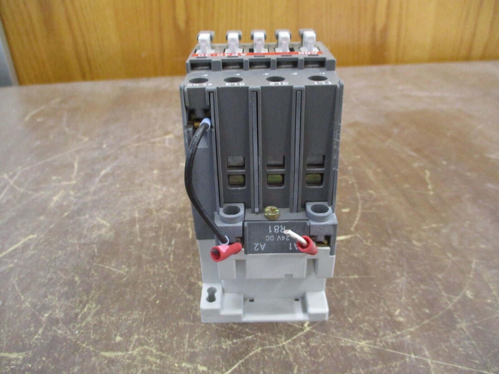 ABB Contactor AE40-30 24VDC Coil 60A 600V Used