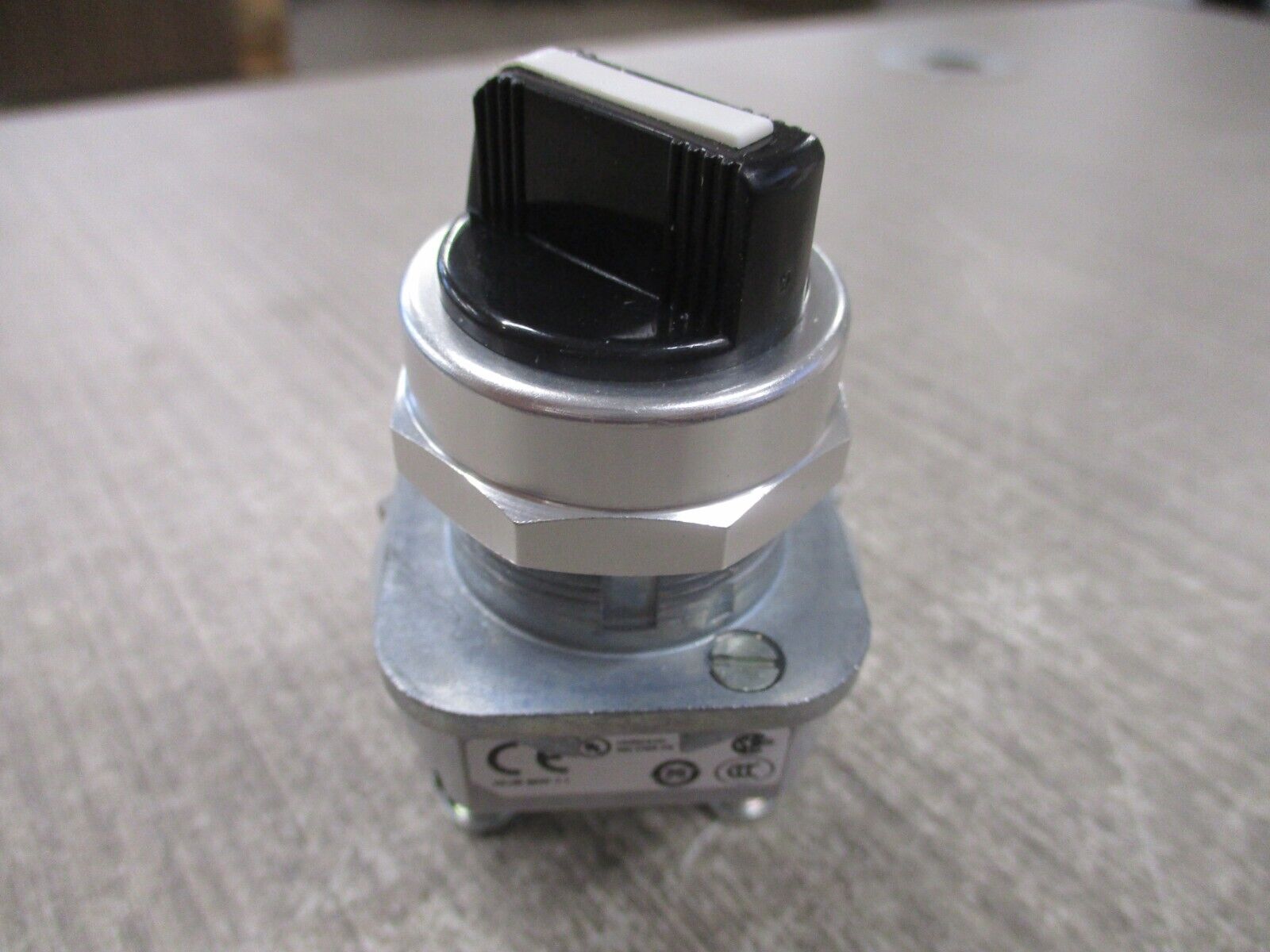 Allen-Bradley Selector Switch 800T-H5A Ser. T Type 4/13 New Surplus