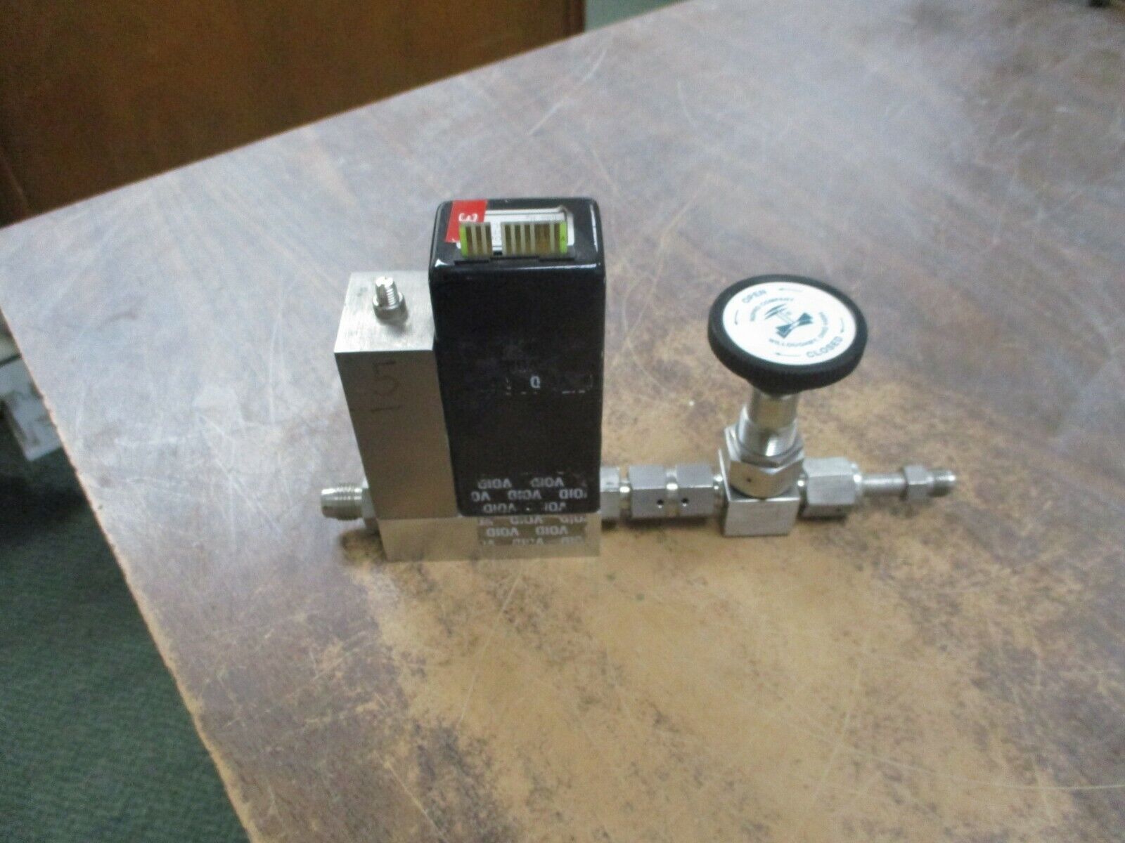 Unit Instruments Mass Flow Controller UFC-1100A Output: 0-5VDC Power: 15VDC Used
