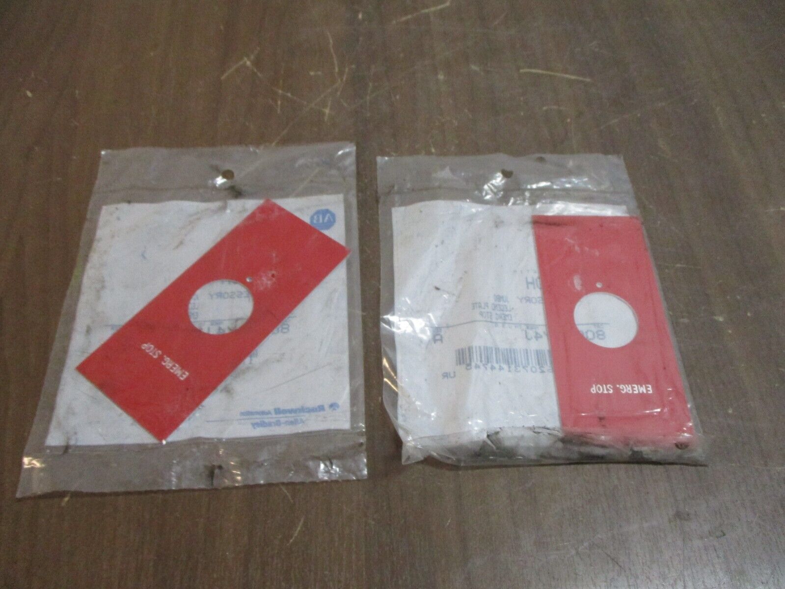 Allen-Bradley Jumbo Emergency Stop Legend Plate 800H-Y4J Ser. A *Lot of 2*
