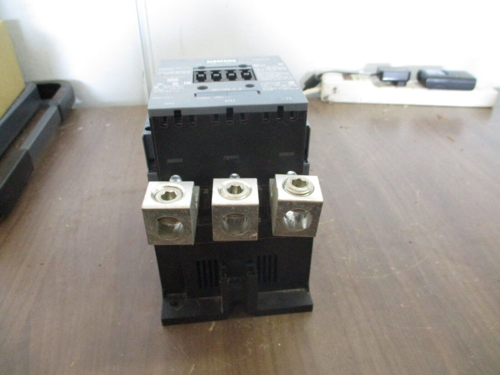 Siemens Sirius Contactor 3RT1055-6...6  110-127V Coil 195A 600V Used
