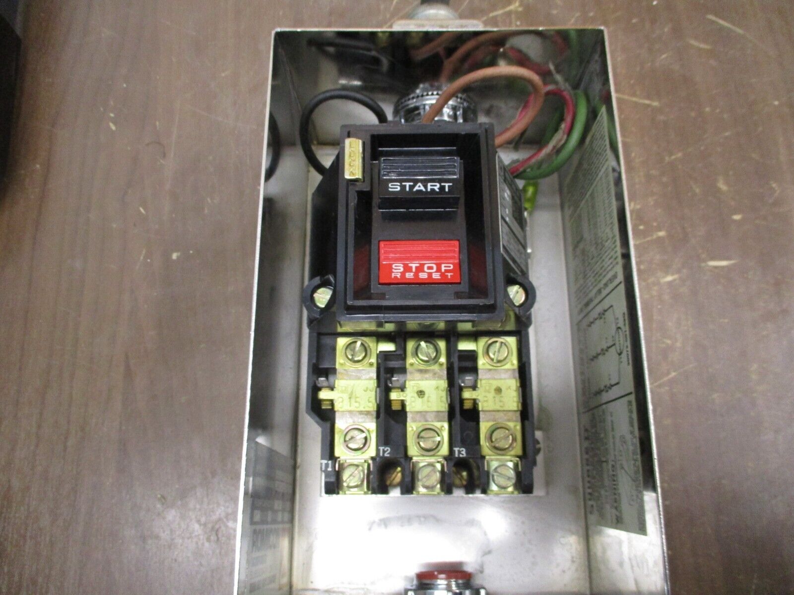 Square D Size M-1 Enclosed Starter 2510 MCW 13 Ser. B Used