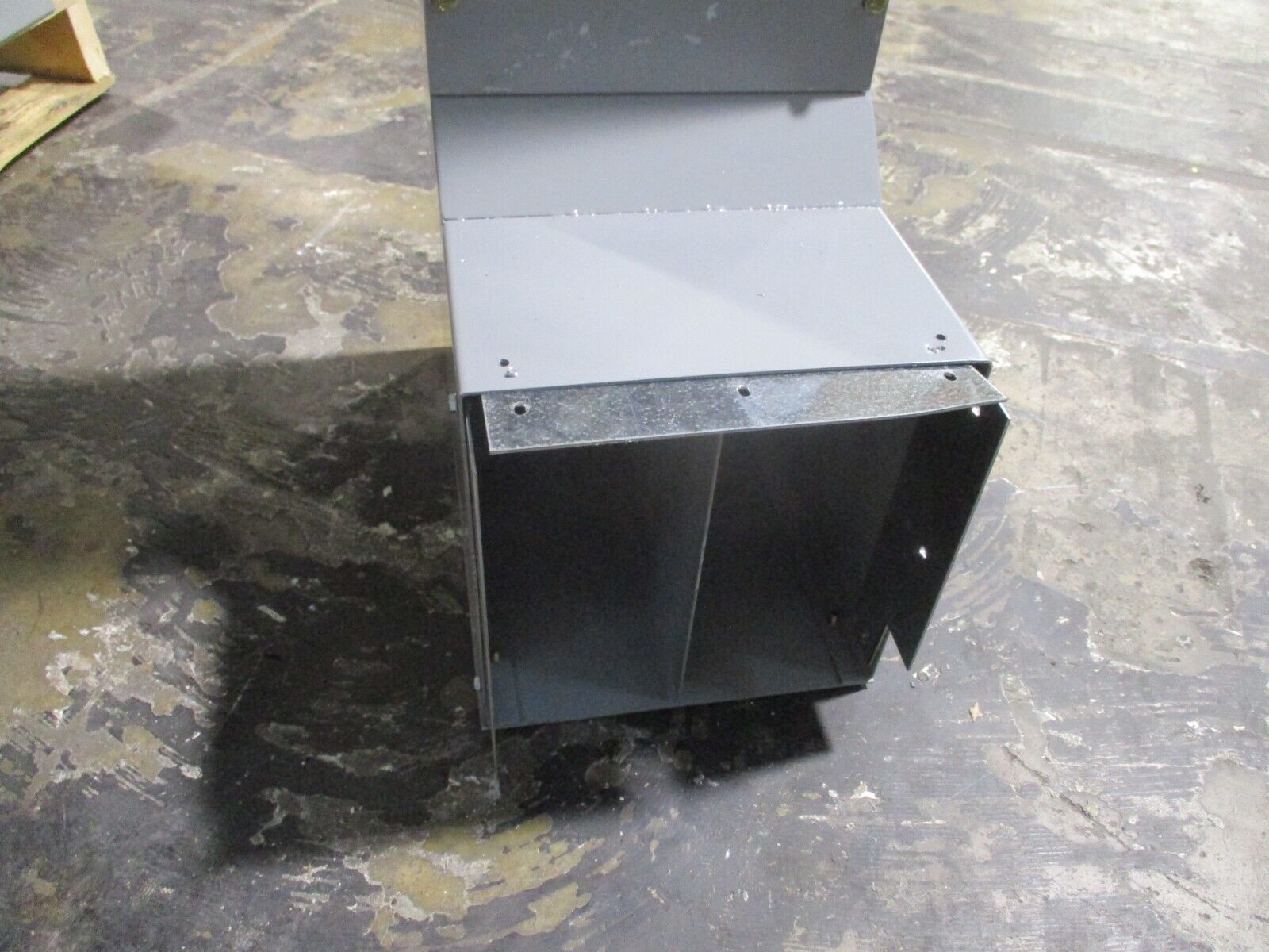 AMP Wireway w/ 90° Elbow End Length: 50" Size: 10" x 8" to 10" x 10" Used