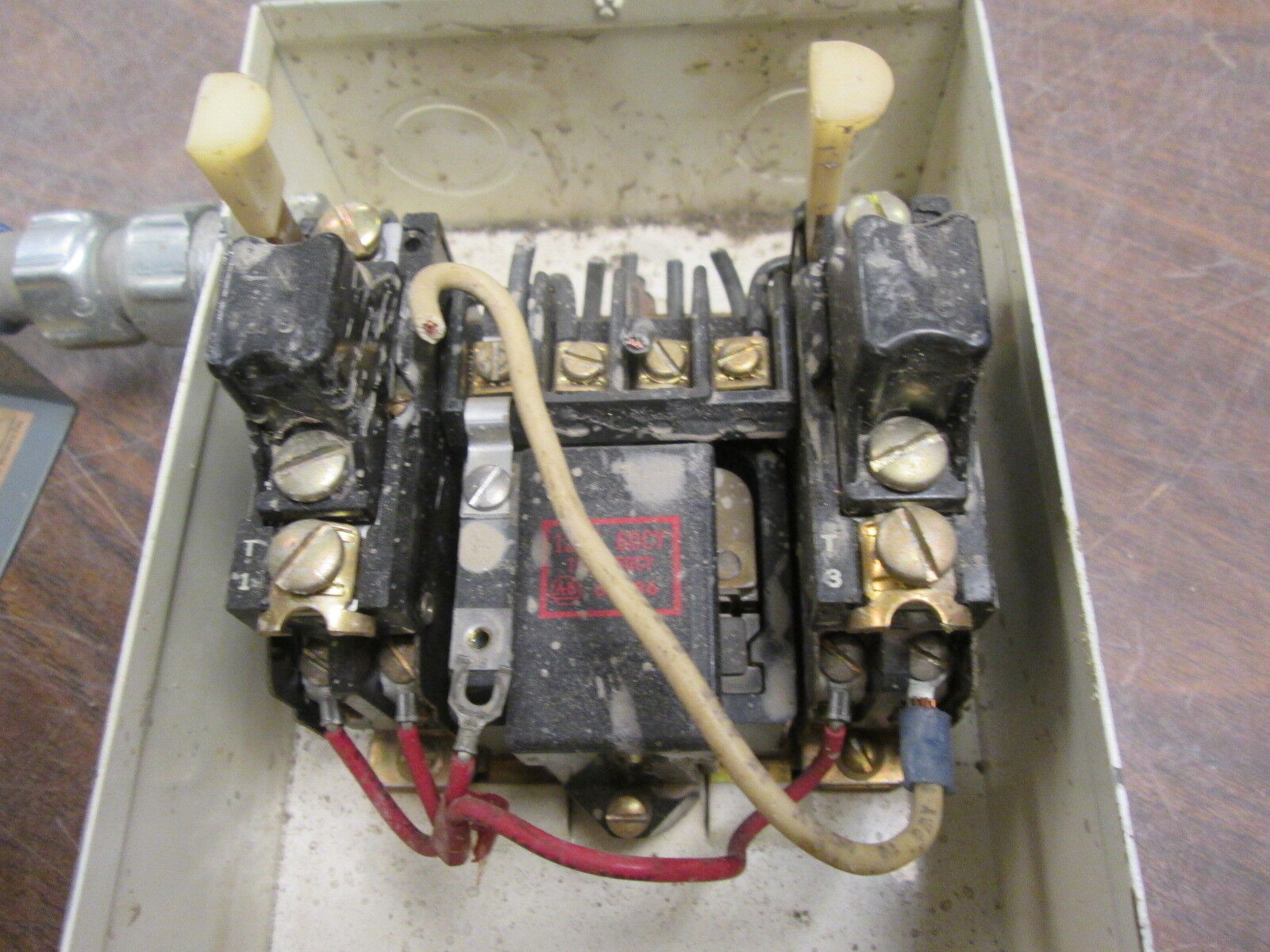 Allen-Bradley Enclosed Size 00 Starter 709TAD 120V Coil Used