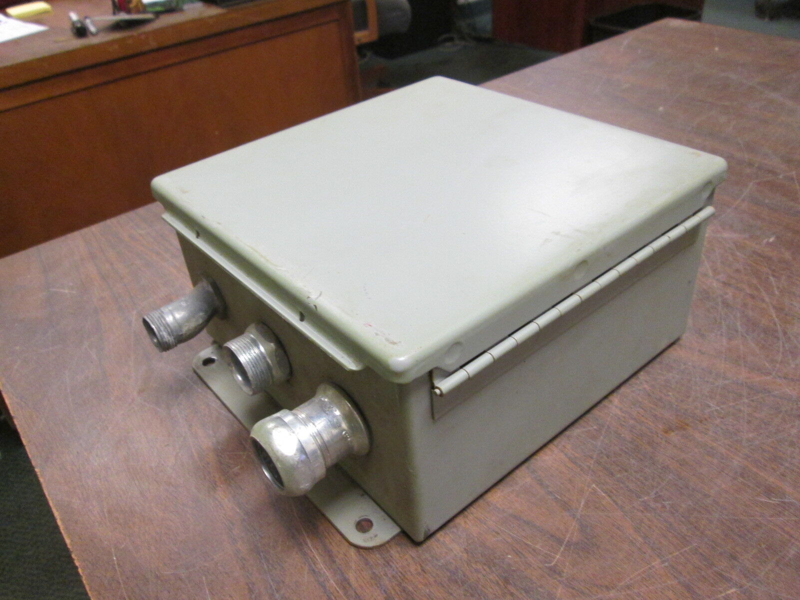 Allen-Bradley Enclosed Starter 100-C09*10/193-EASDB 120V Coil Range: 1-2.9A Used