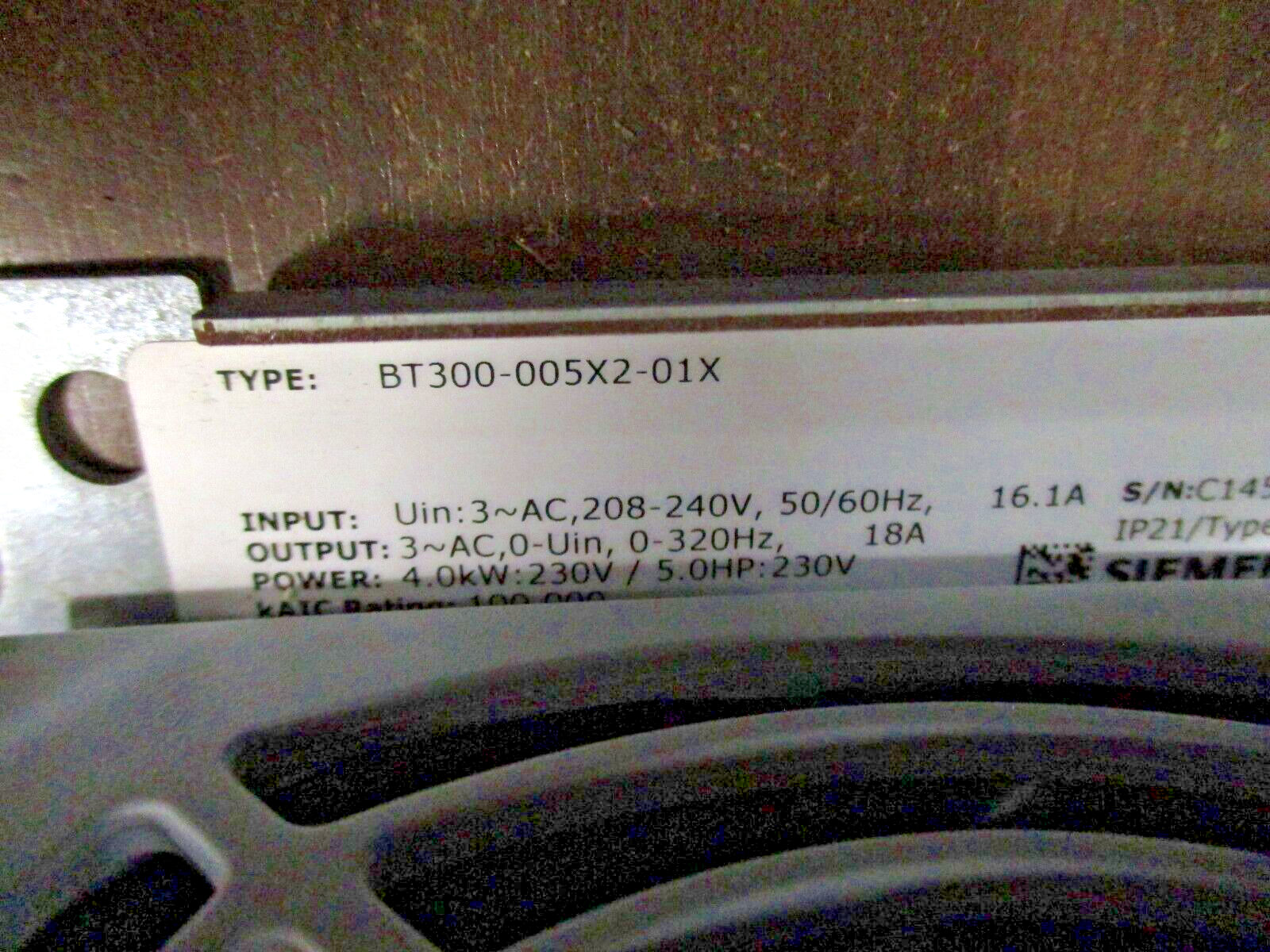 Siemens AC Drive BT300-005X2-01X 5HP 3Ph Output: 0-Uin 0-320Hz 18A w/ Keypad