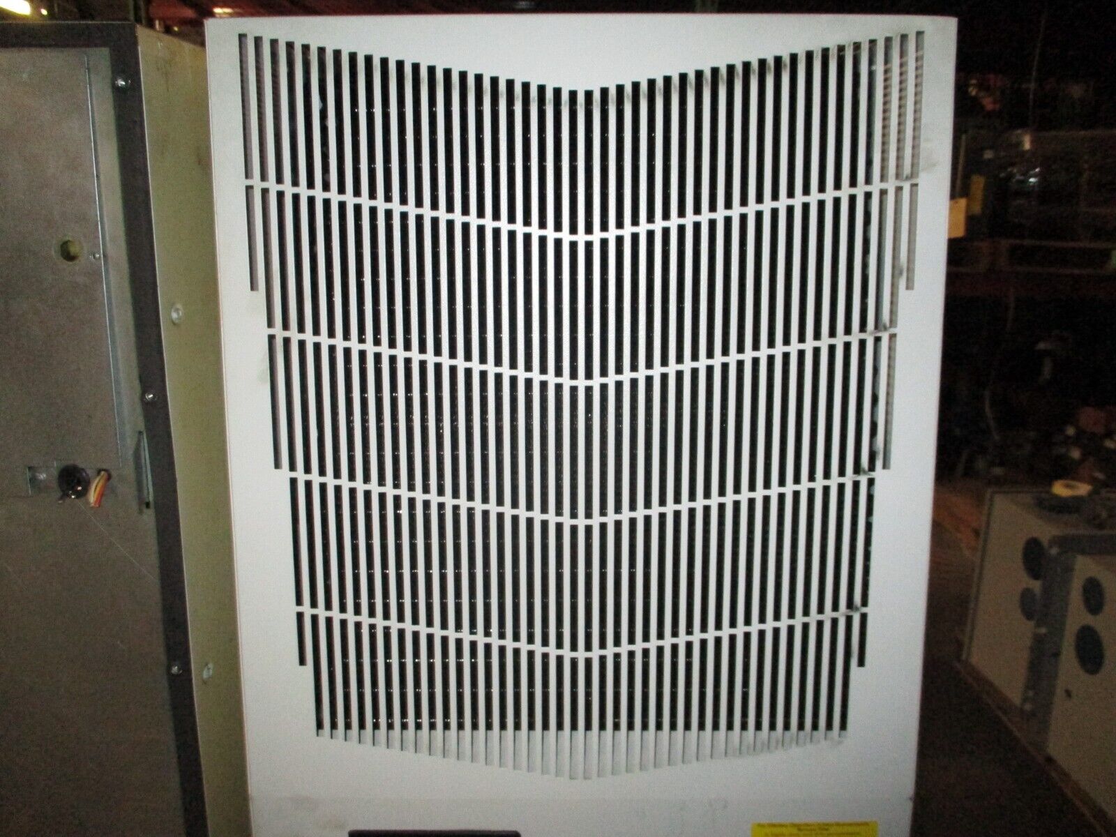 nVent Electronic Enclosure Air Conditioner G572046G050 400/460V 50/60Hz 3Ph Used