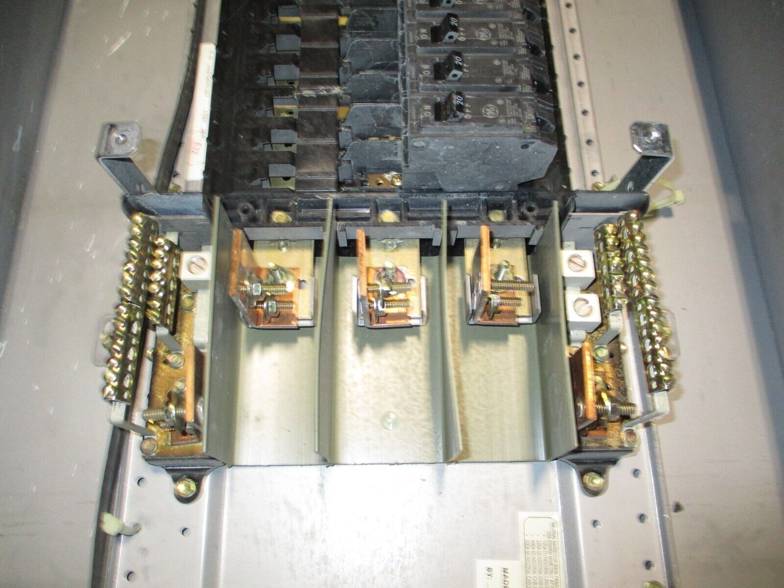 GE Main Lug Breaker Panel AQF3422MTX 225A Max 208/120V 3Ph 4W *No Lugs* Used