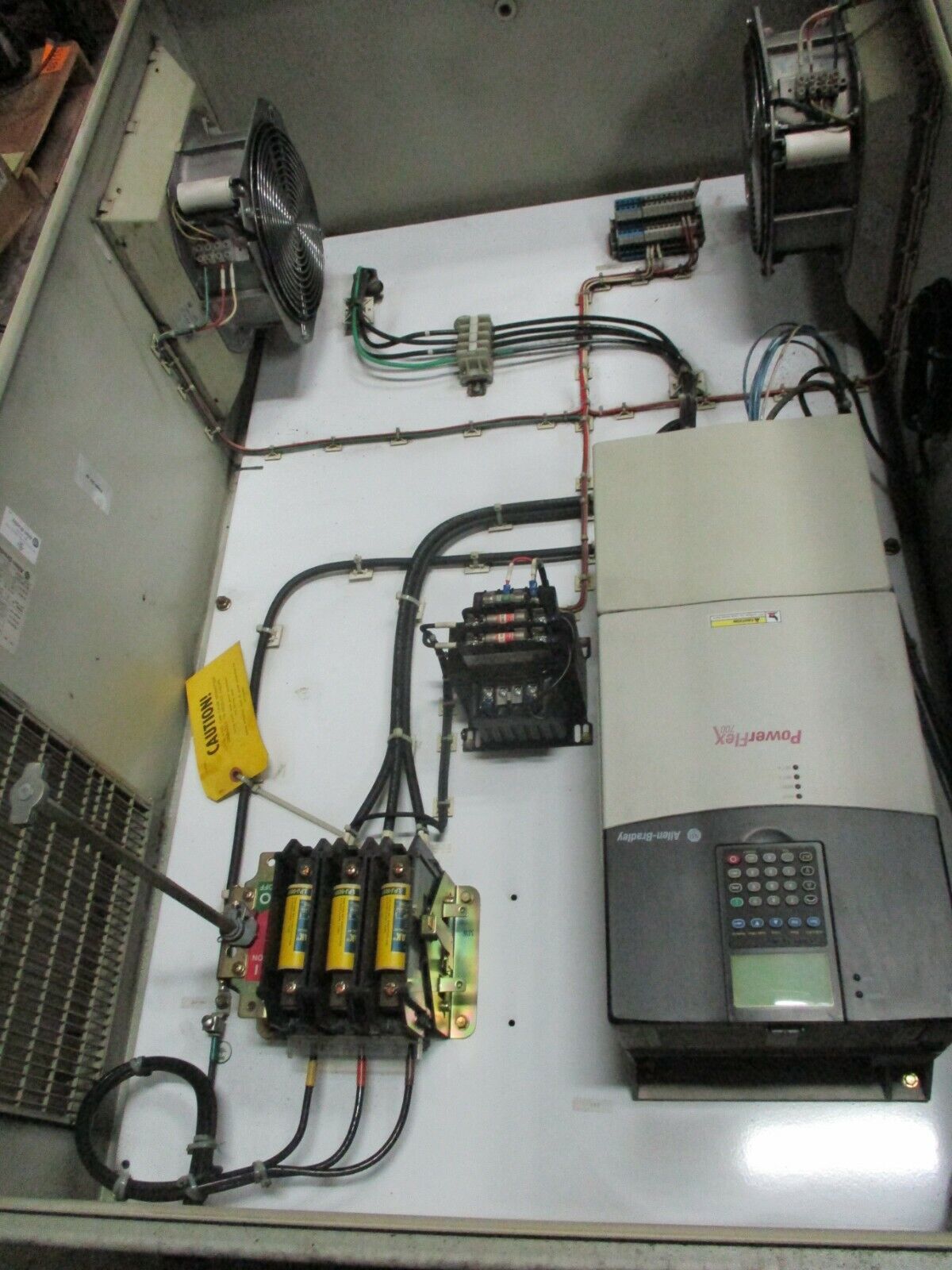 Allen-Bradley PowerFlex 700 AC Drive w/ Nema 12 Enclosure 40HP 3Ph 480V Used