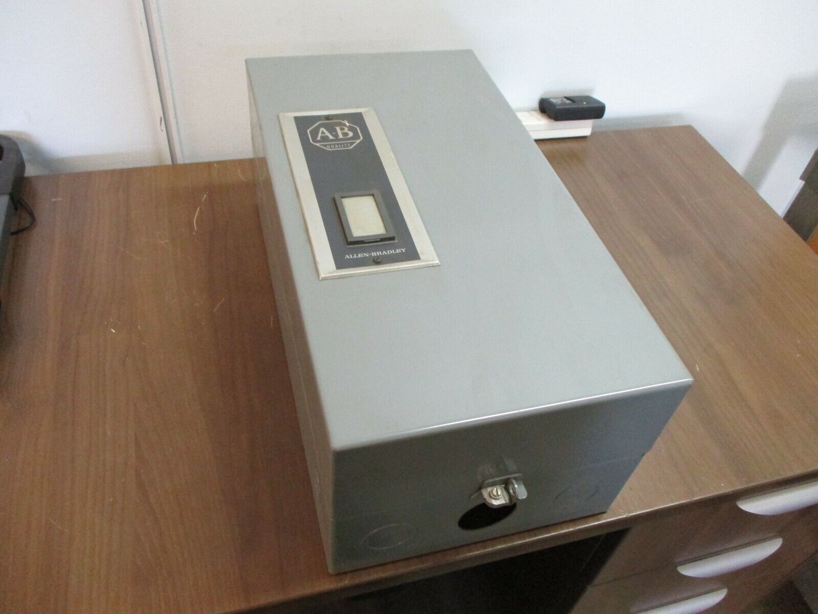 Allen-Bradley Enclosed AC Lighting Contactor 500L-DAD93 Ser. A 115-120V Coil