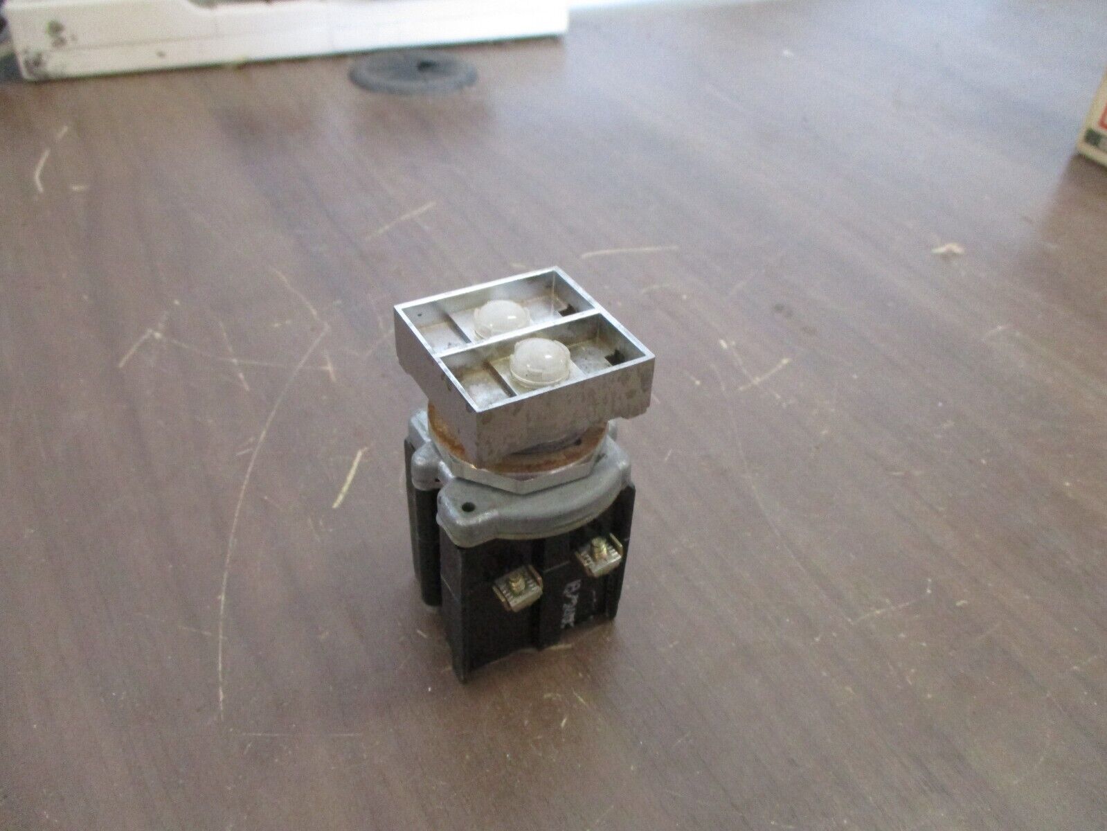 Cutler-Hammer Compact Pushbutton Indicating Light E30CJ 18/24V New Surplus