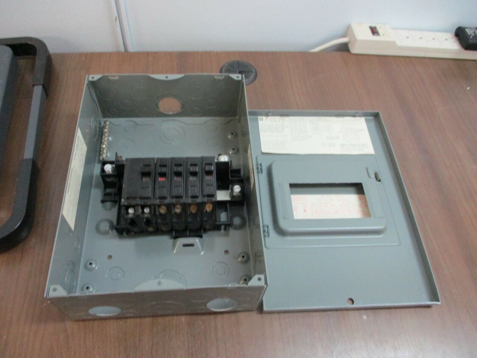 Square D QO Load Center QO6-12L100D 100A 120/240V Breakers: 1 50A 2P, 4 20A 1P