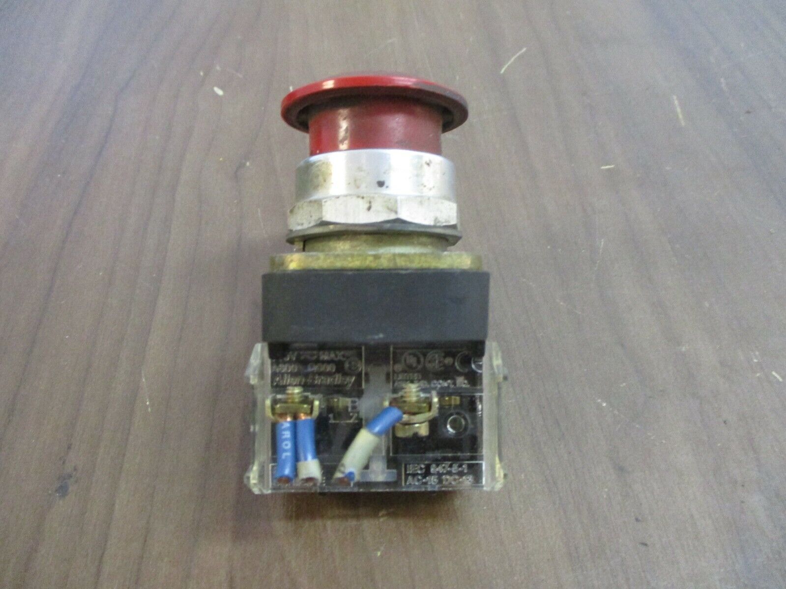 Allen-Bradley Mushroomhead Push Button 800T-FX D4 Ser. T Red Used
