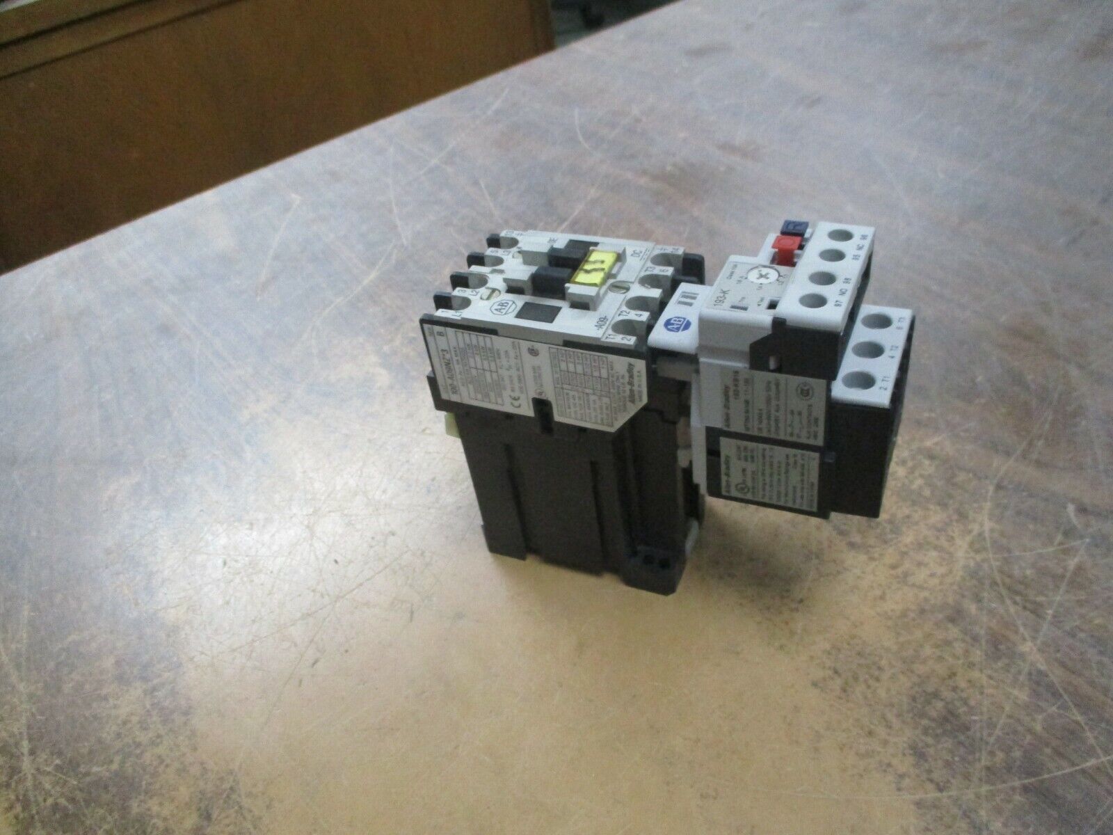 Allen-Bradley Starter 100-A09NZ*3/193-KB16 24VDC Coil 9A 600V Trip:1.1-1.6A Used