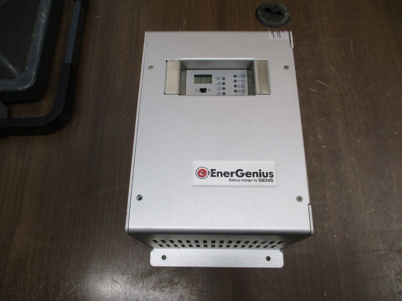 Sens EnerGenius Battery Charger NRG22-10-RC *Missing (1) Cover Screws* Used