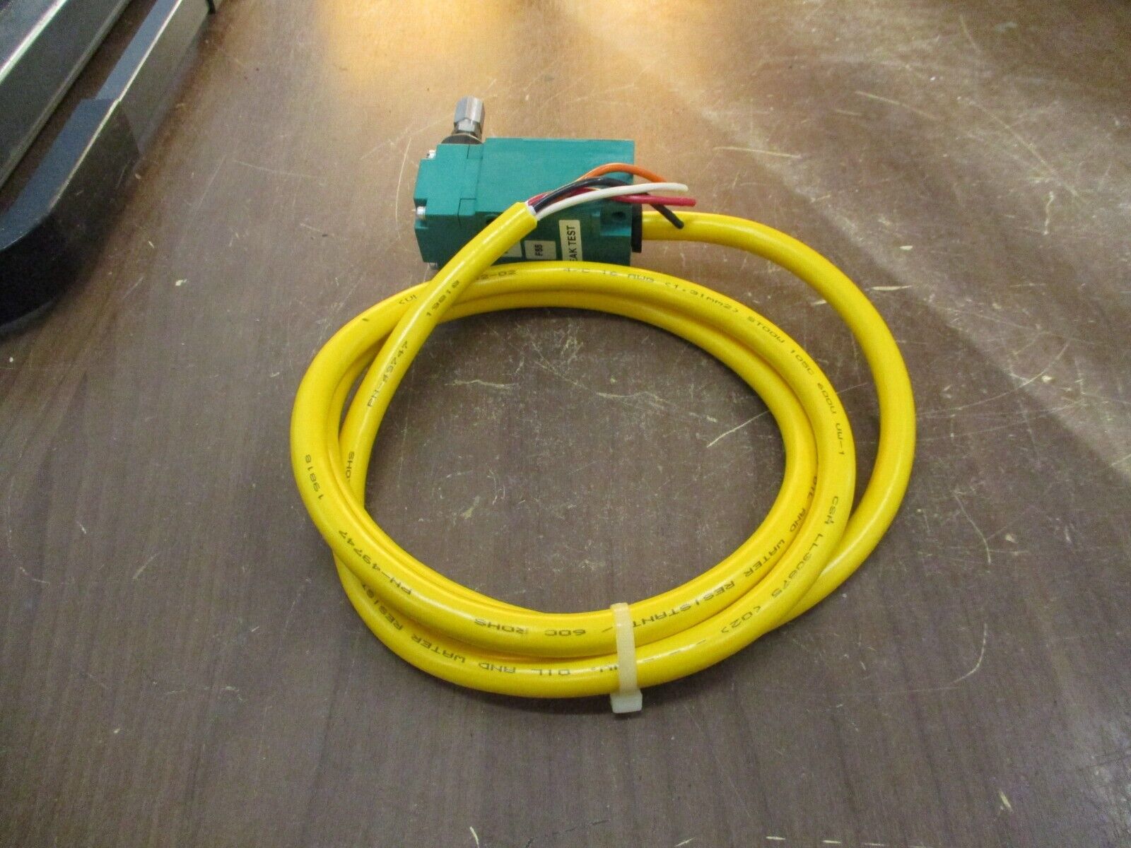 Allen-Bradley Pre-Wired Limit Switch 802M-CAFY5 Ser. A 5' Cable New Surplus