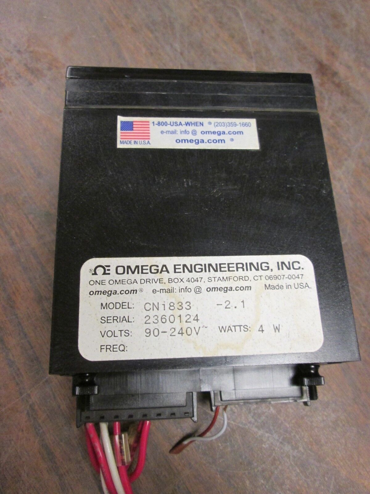 Omega Engineering Temperature Controller CN1833-2.1 90-240V 4W Used