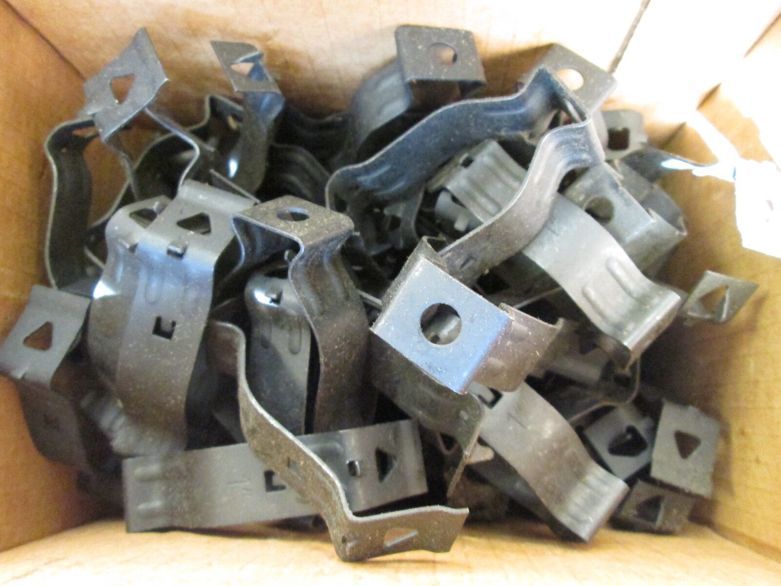 Caddy Conduit Clip 16M *Box of 100* For 1" Conduit New Surplus