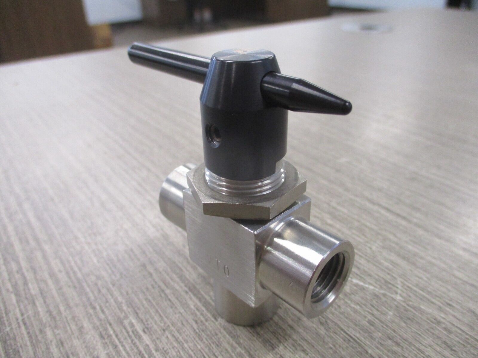 Swagelok Stainless Steel 3-Way Ball Valve SS-43GXF4-BKB-KL 2500 PSI New Surplus