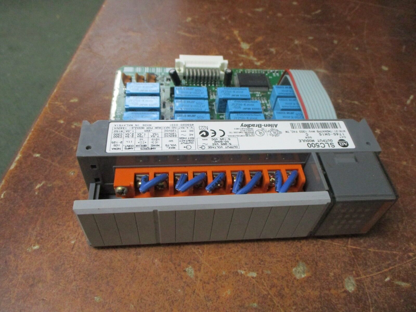 Allen-Bradley SLC 500 Output Module 1746-OW16 Ser C. 5-265VAC/5-125VDC Output