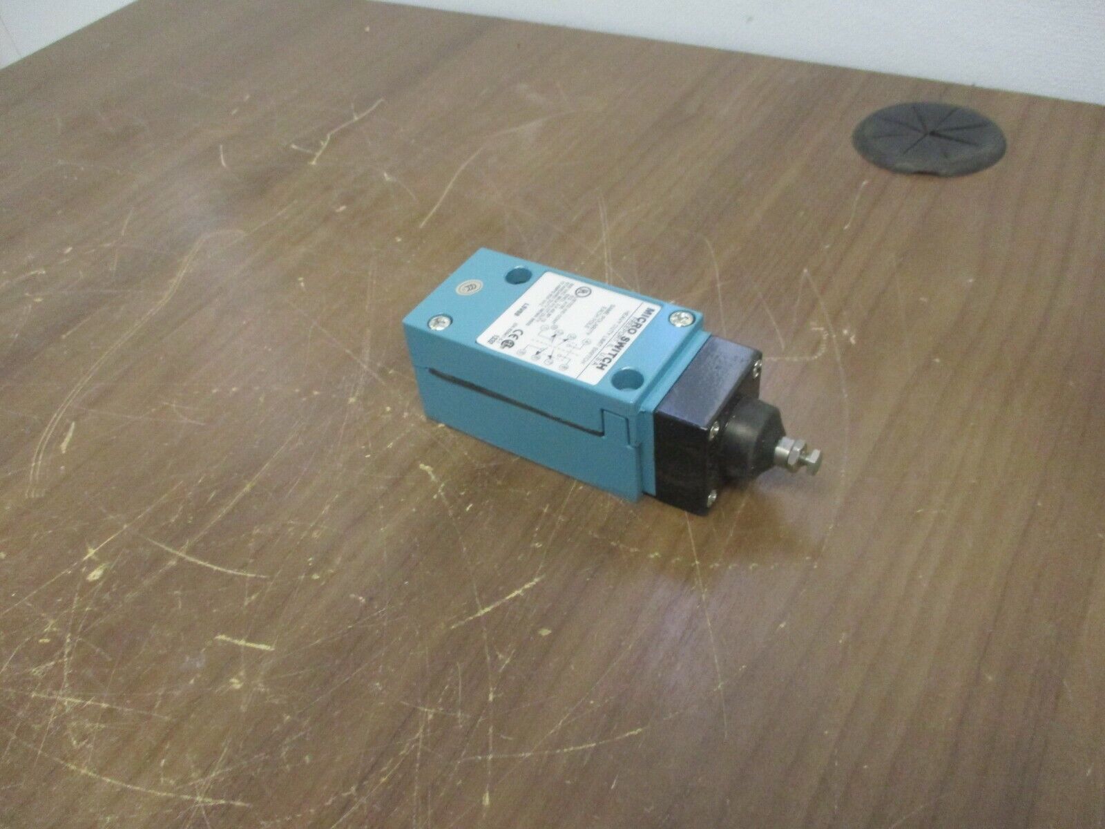 Micro Switch Limit Switch LSV6B 10A 600V Used
