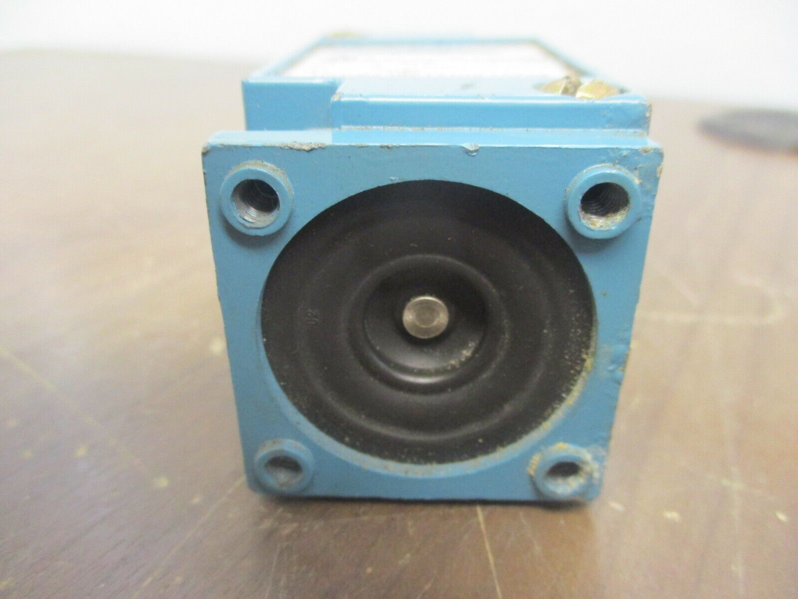 Micro Switch Limit Switch LSR1A 10A 600V Used *No Head*