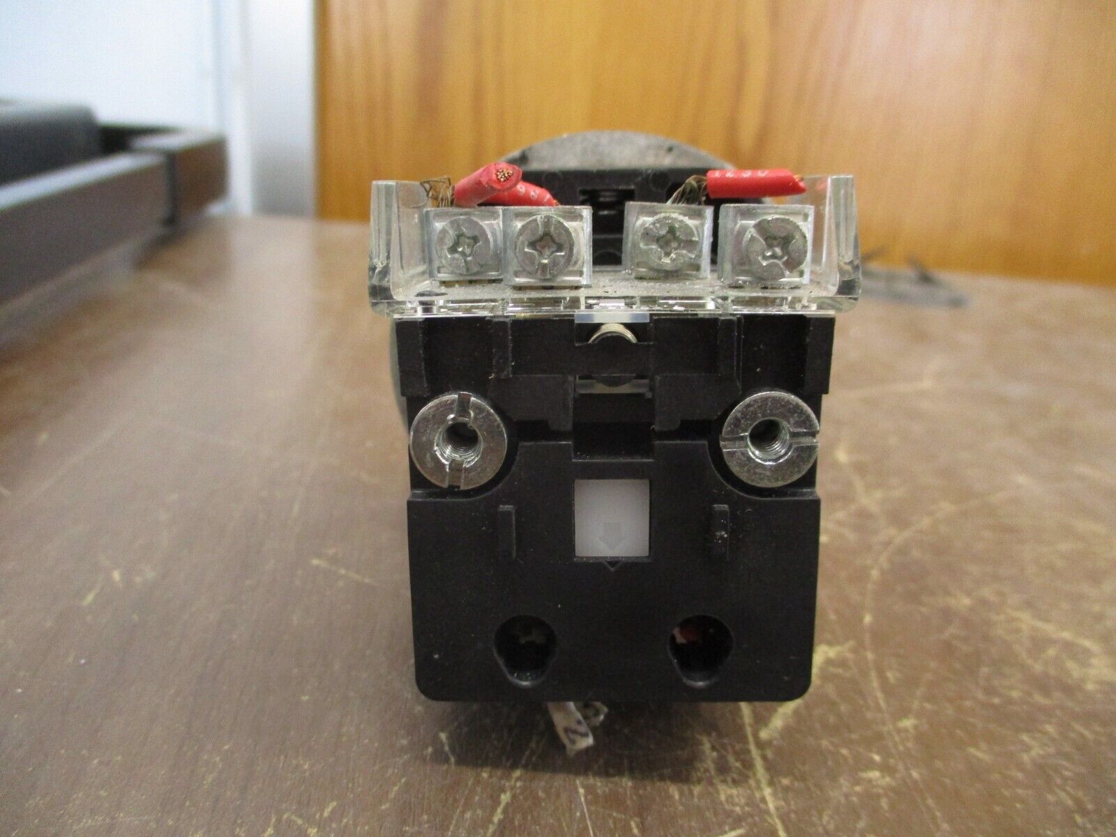 Allen-Bradley Illuminated Push / Pull Button 800T-FXQH2RA1 Ser. U 12-130V AC/DC