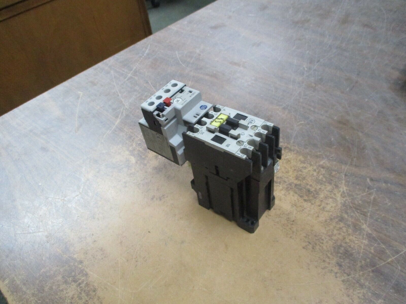 Allen-Bradley Starter 100-A09NZ*3/193-KB16 24VDC Coil 9A 600V Trip:1.1-1.6A Used