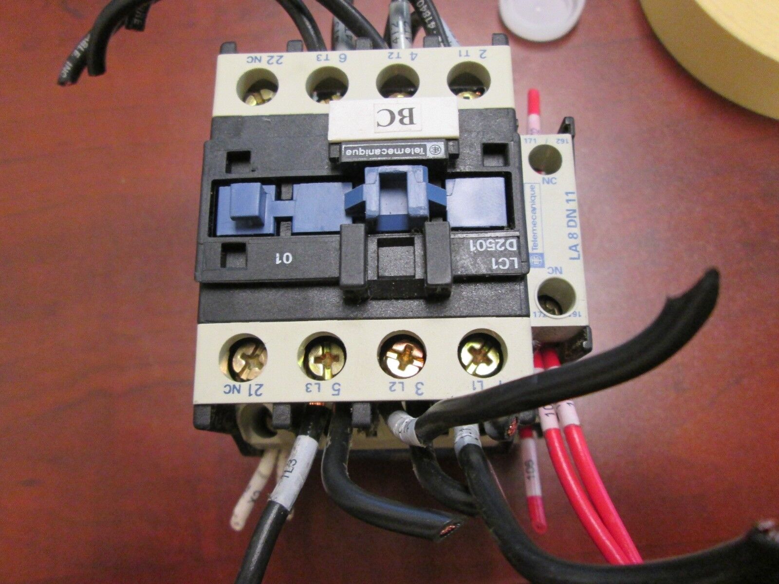 Telemecanique Contactor LC1 D2501 600V 40A 3PH 120V , AUX Contact