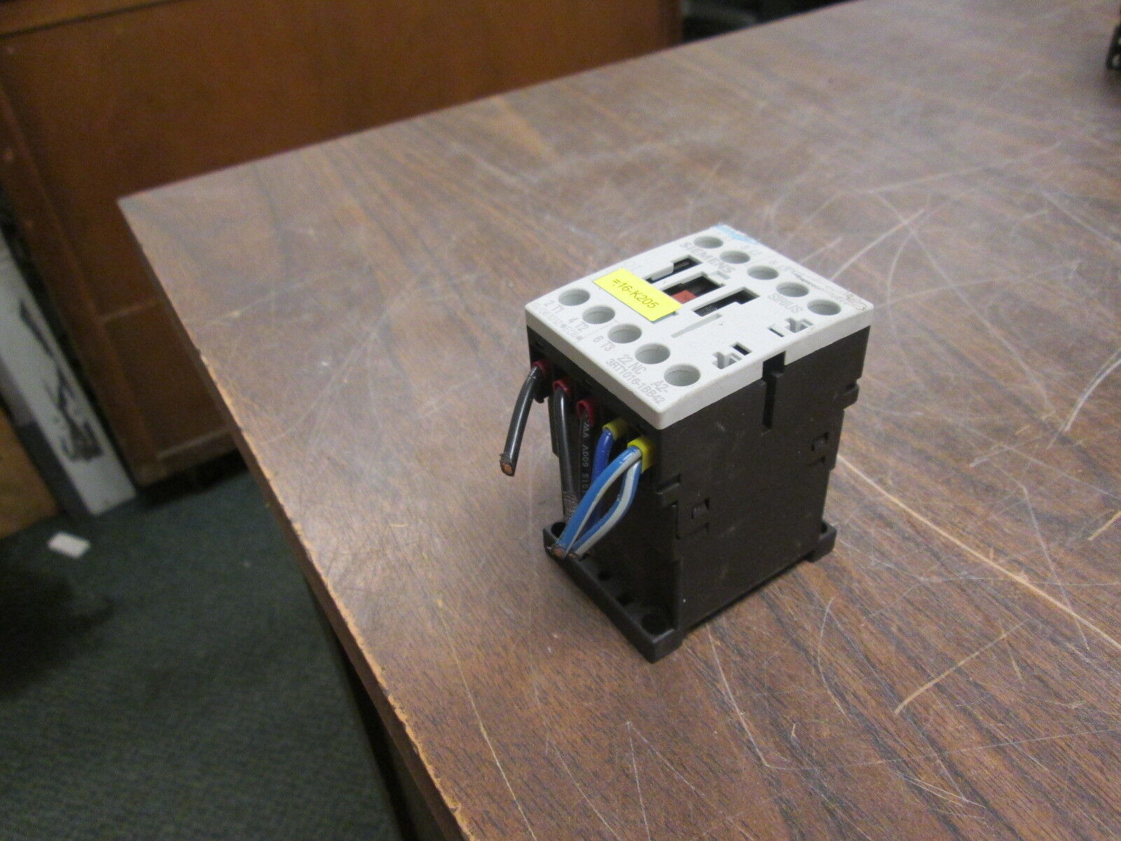 Siemens Sirius Contactor 3RT1016-1BB42 24VDC Coil 20A 600V Used