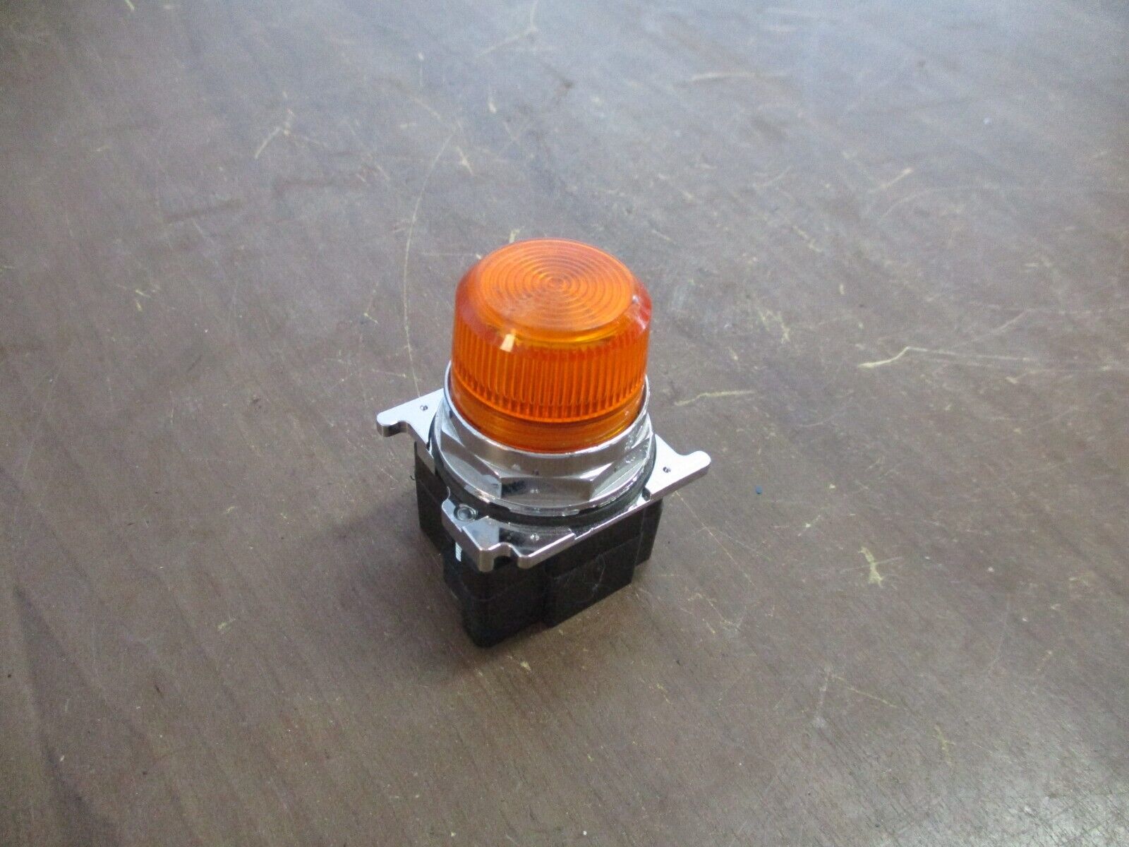 Cutler-Hammer Indicator Light 10250T / 91000T Amber Used