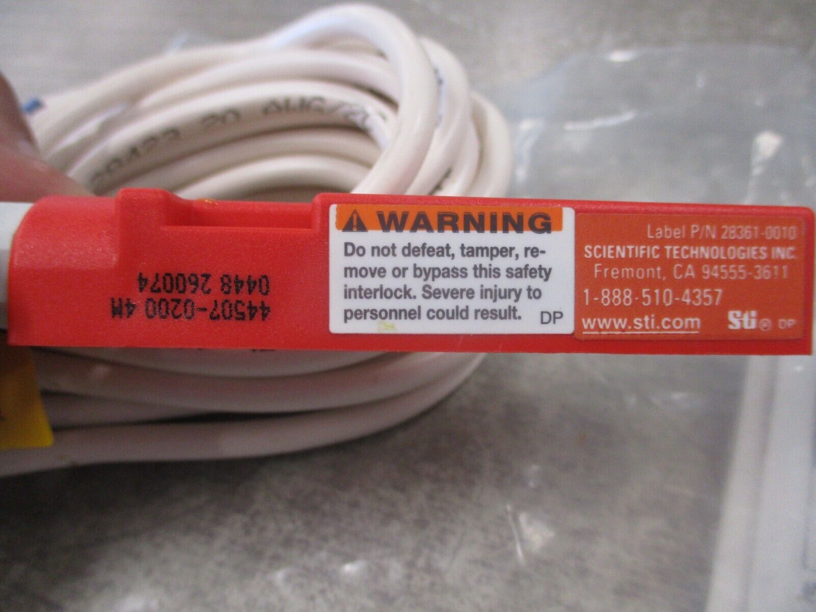 Sti Magnetically Operated Safety Switch 44507-0200 New Surplus