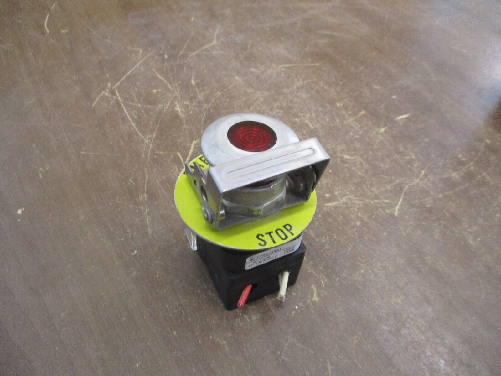Allen-Bradley Illuminated Push / Pull Button 800T-FXQH2RA1 Ser. U 12-130V AC/DC