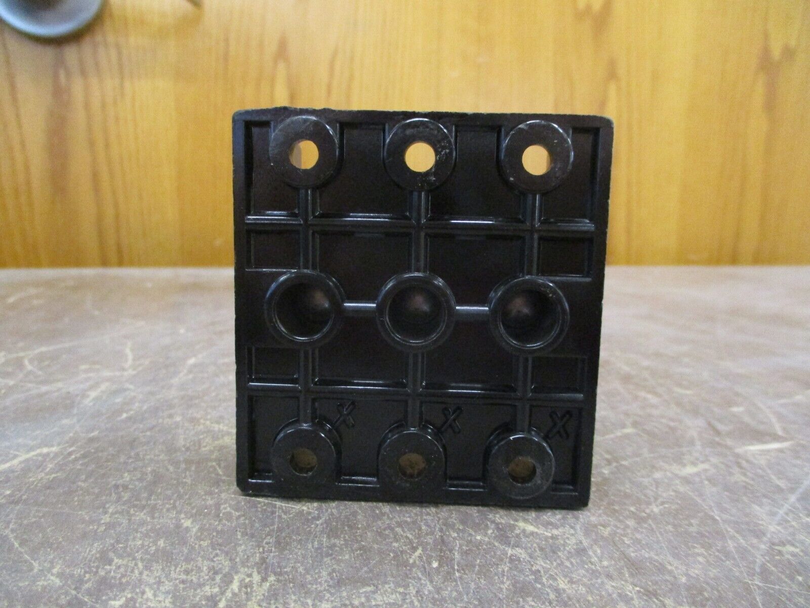 Buss Power Distribution Block 16204-3 175A 600V 3P Line (1): 2/0-8, 10-14 Used