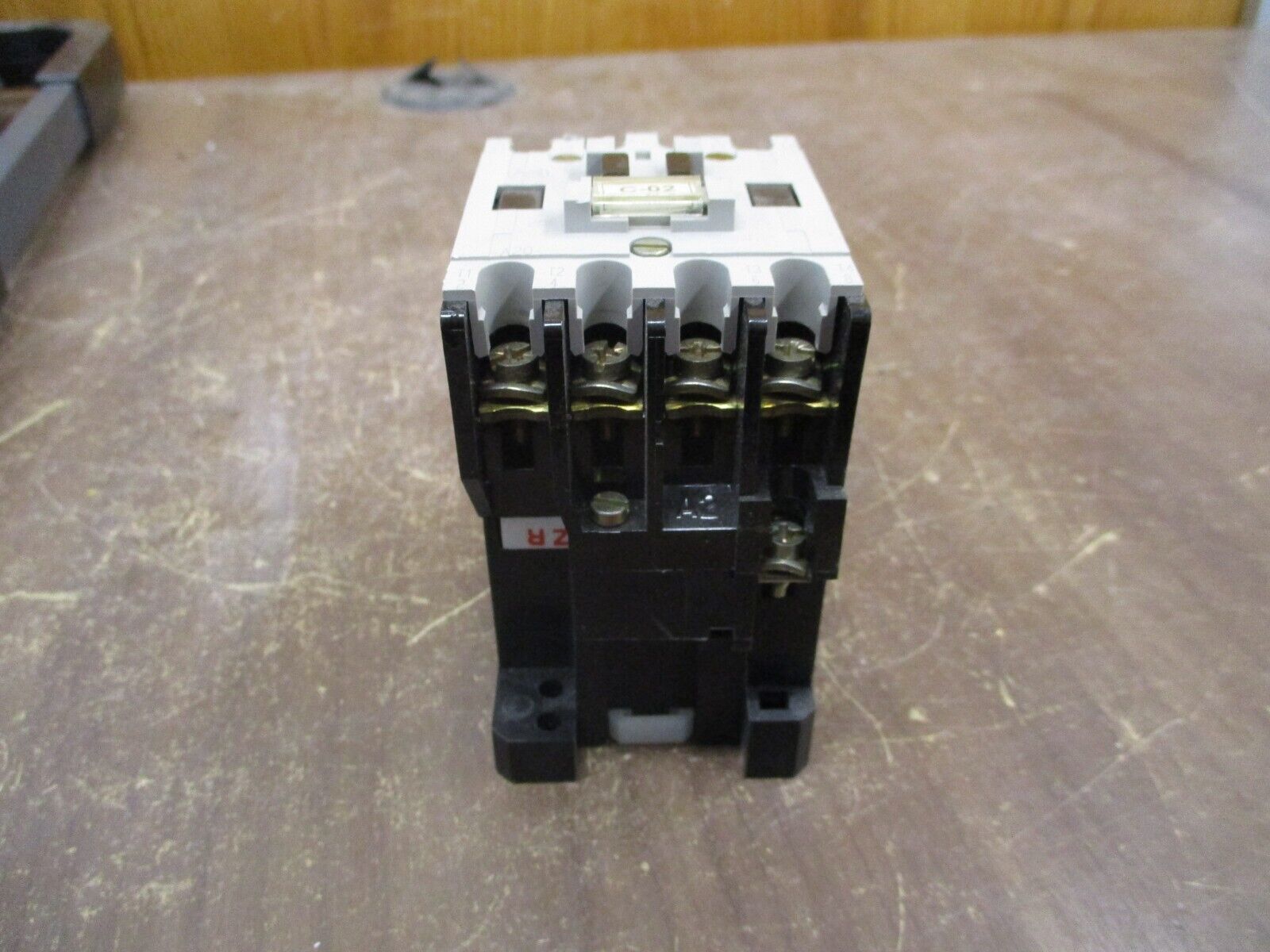 Allen-Bradley Contactor 100L-A20N*4 600V 30A 120V Coil 4P *Broken Insulator*