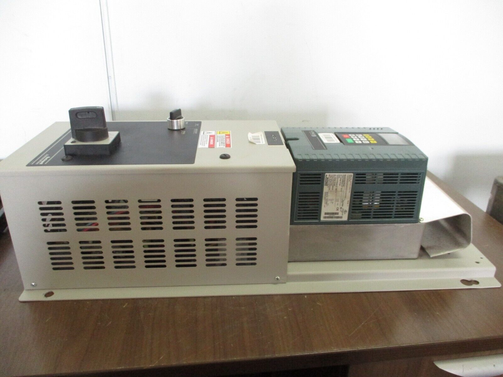 Rockwell Automation VTAC 9 AC Drive w/ Bypass 9VT401-008HTNN 5HP 3Ph w/ Keypad