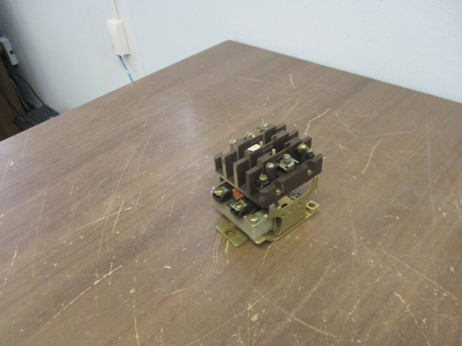 RBM Control Relay 101120 600V 10A 2P Used
