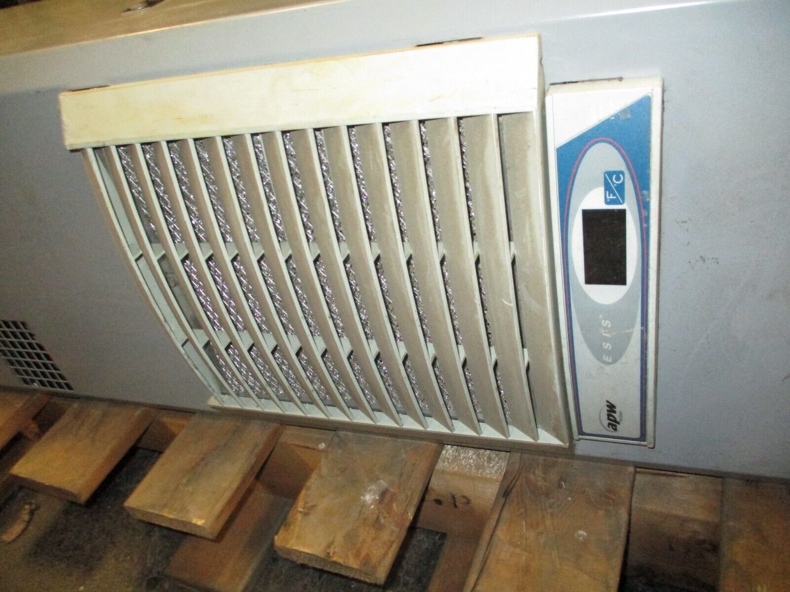 APW Mclean Air Conditioner M33-0326-G014 230/460/575V 1Ph 50-60Hz 50-125°F Used