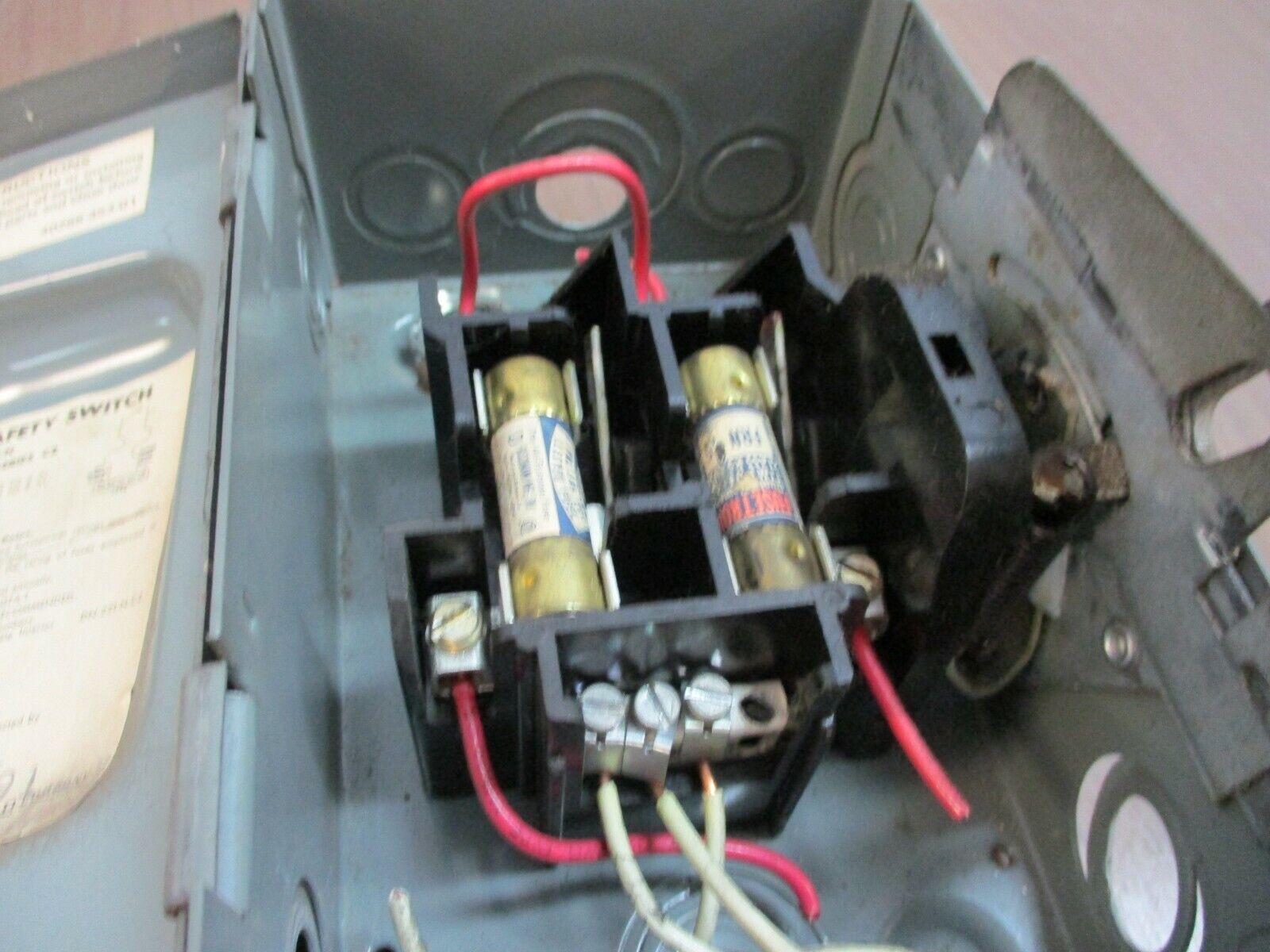 Square D Fusible Safety Switch/Disconnect D-221-N 30A 240V Used