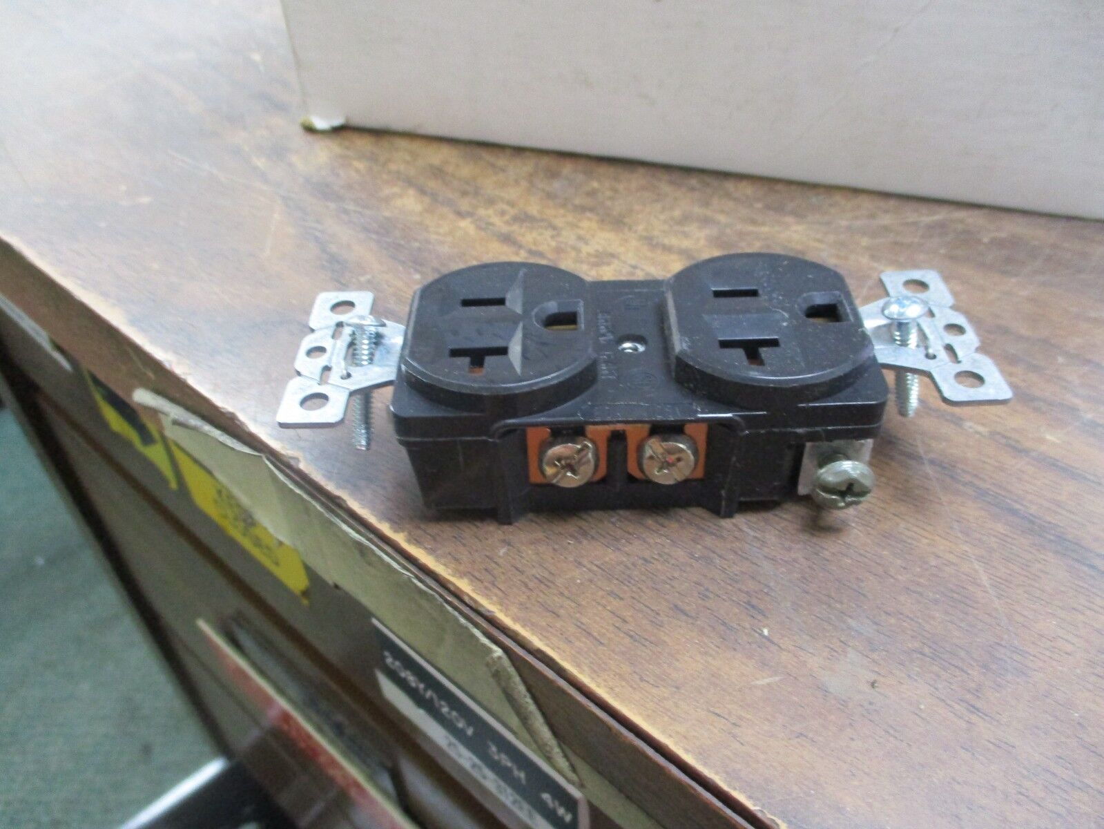 Arrow Hart Receptacle, AHBR20BLK, 20A 125V 3W *Lot of 10* New Surplus